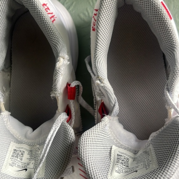 Nike Zoom Volleyball Shoes.        Size 9.5 - Picture 6 of 6